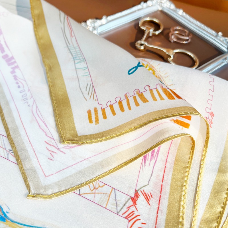 Pañuelo Cuadrado de Lujo con T - Women'S Yellow Accessories reseña y precio