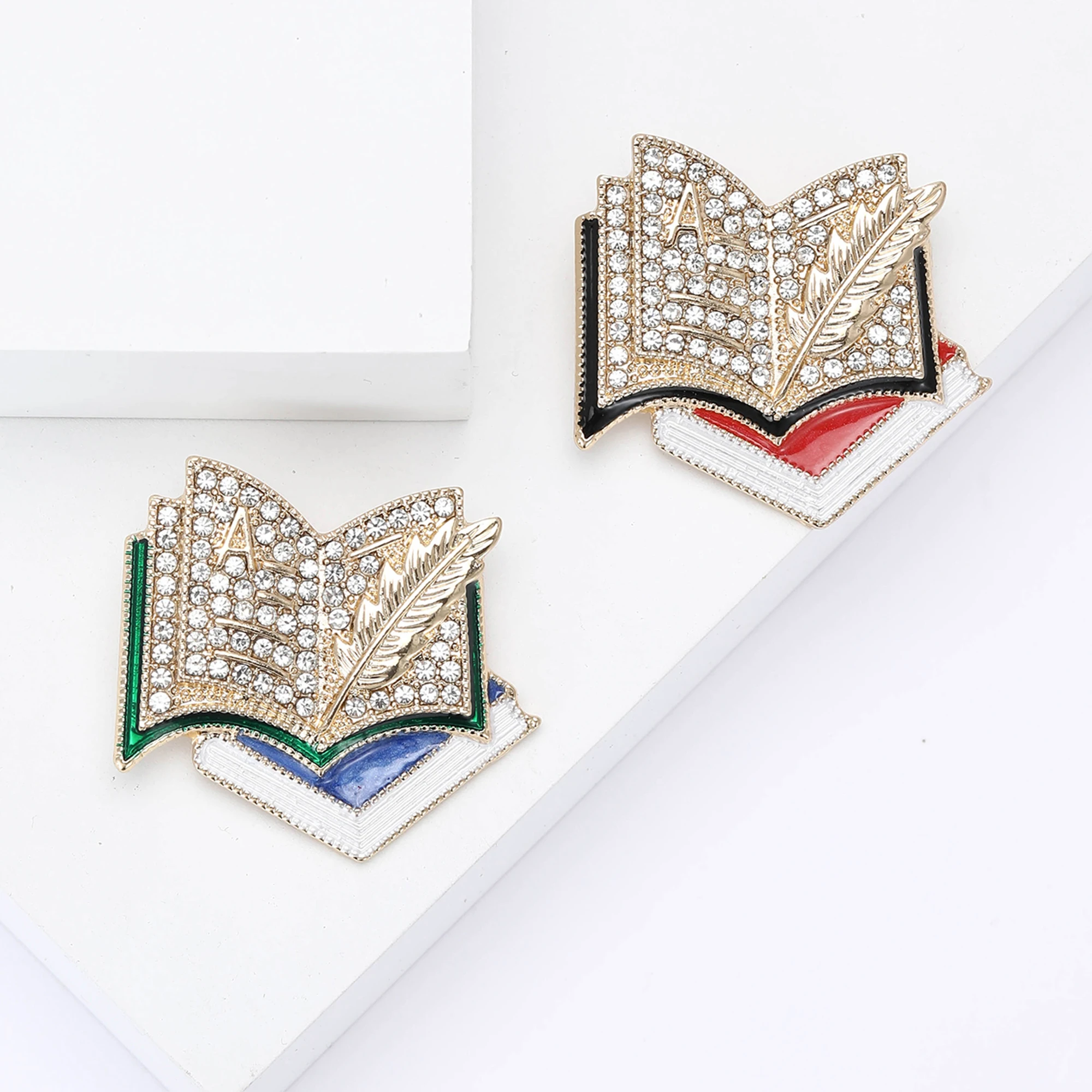 Broche de libro con pluma de d - Women Accessories Drawing reseña y precio